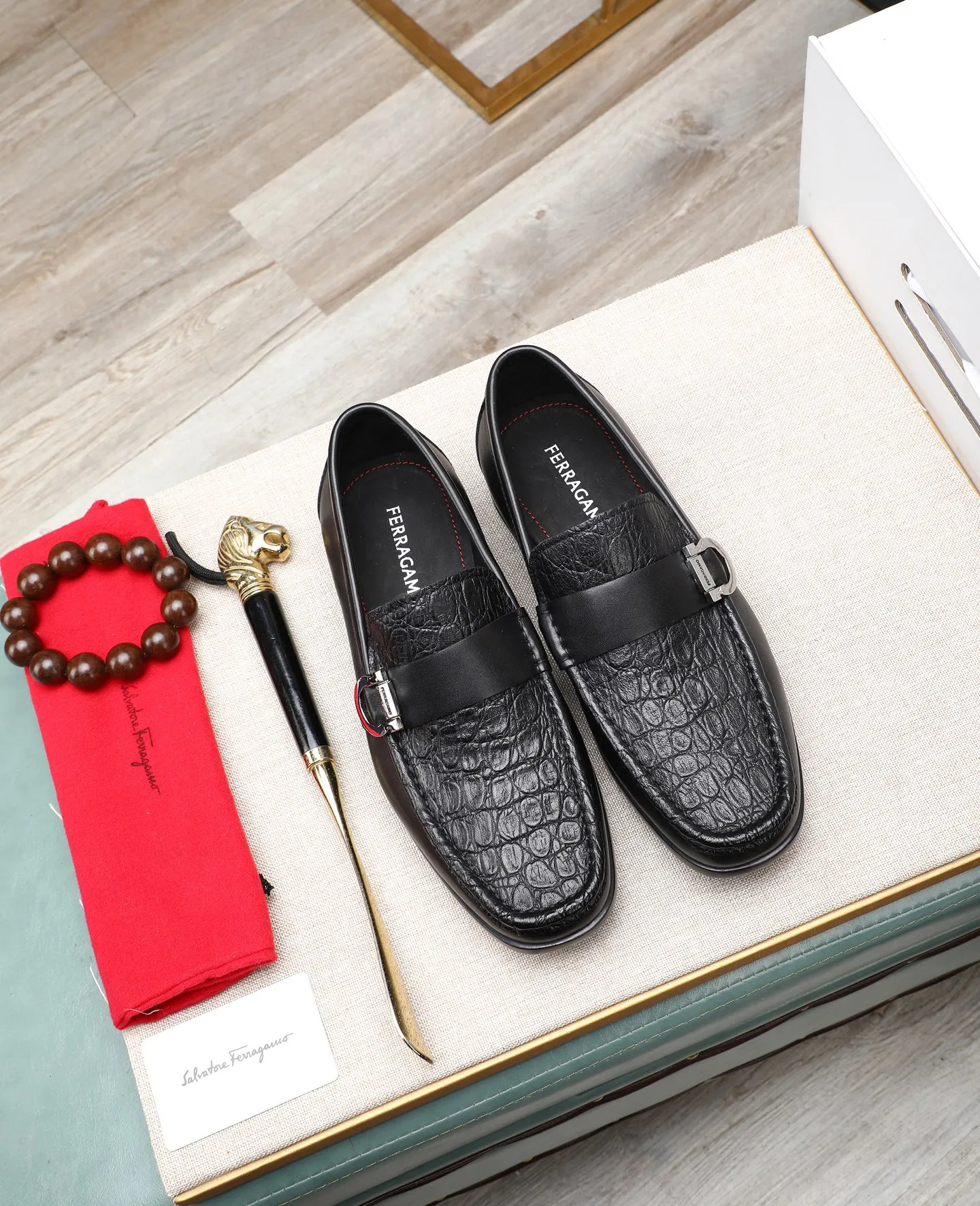 Men's clothing and shoes 💰700📛📛High-end goods! Salvatore Ferragamo is the world's top luxury footwear brand. It comes from Italy, the kingdom of fashion. It is famous all over the world for its traditional handmade design and novel styles... 🚶🏻🚶🏻 Top-quality suit shoes are sold simultaneously at the counter. This style is purely handmade. The fabric is imported Italian calfskin➕soft water-dyed cowhide lining. Specially available with original deep rubber outsole🌀🌀Size: 38➖44